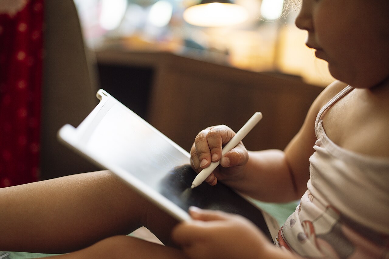 Pantallas en niños de 3 a 6 años: normas familiares realistas